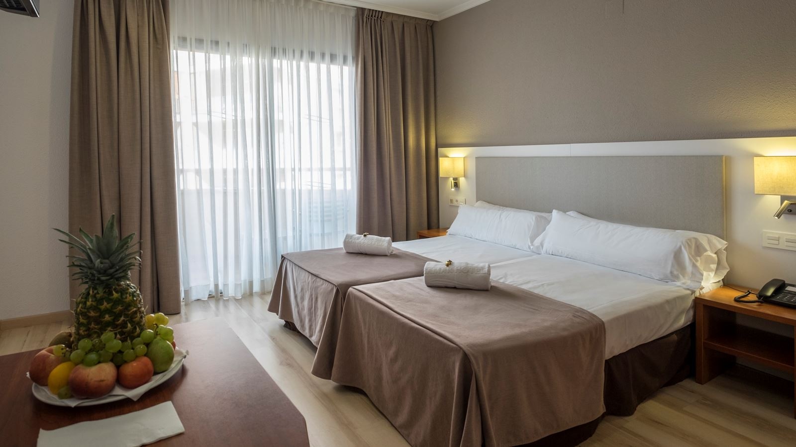 rooms-standard-room-balcony-or-terrace