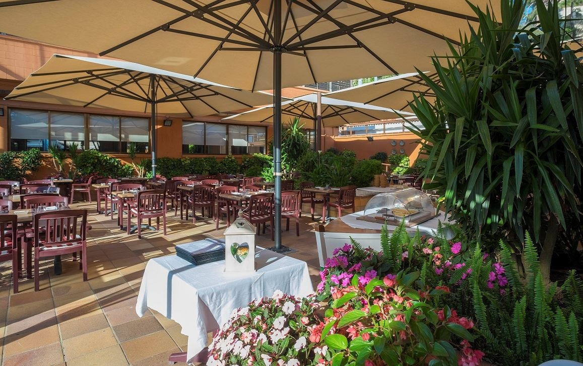 restaurants-grill-restaurant-avi-pere