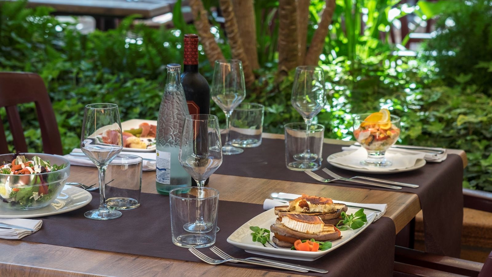 restaurants-grill-restaurant-avi-pere