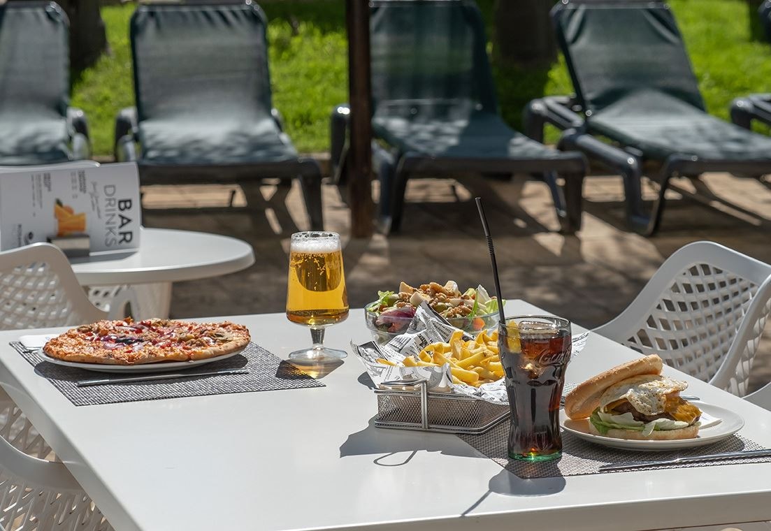 restaurants-pool-snack-bar-goofy