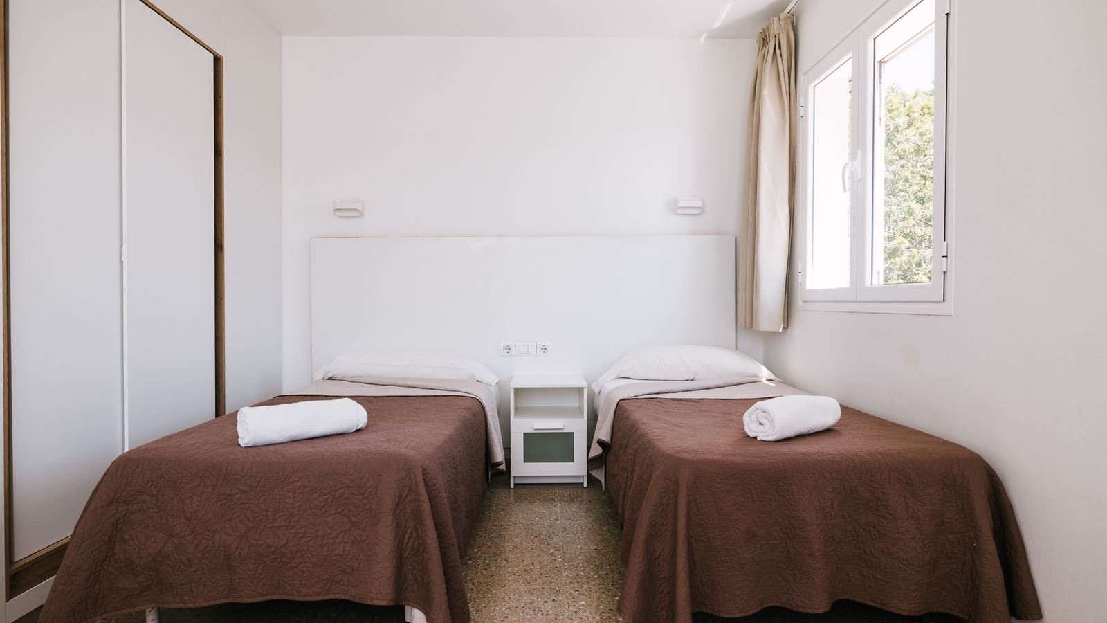 rooms-1-bedroom-apartment-balcony-or-terrace