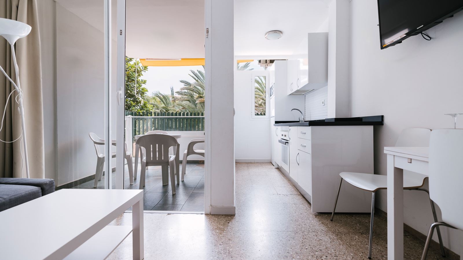 rooms-1-bedroom-apartment-balcony-or-terrace