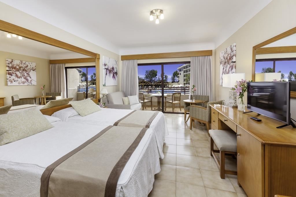 rooms-junior-suite-balcony-or-terrace