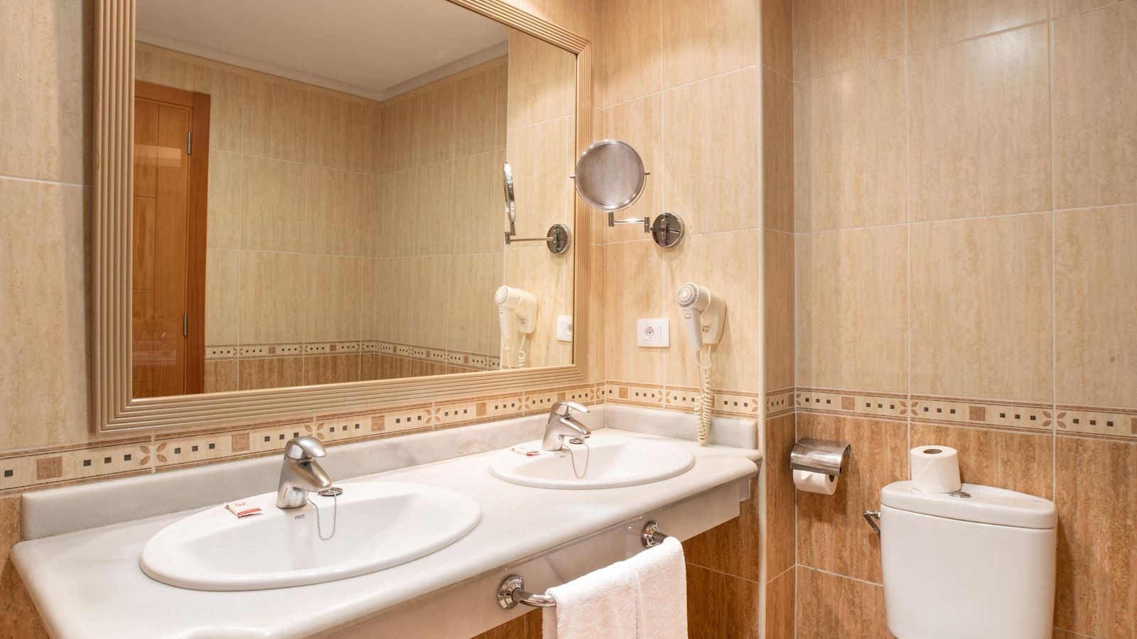 rooms-twin--double-interconnected-balcony-or-terrace