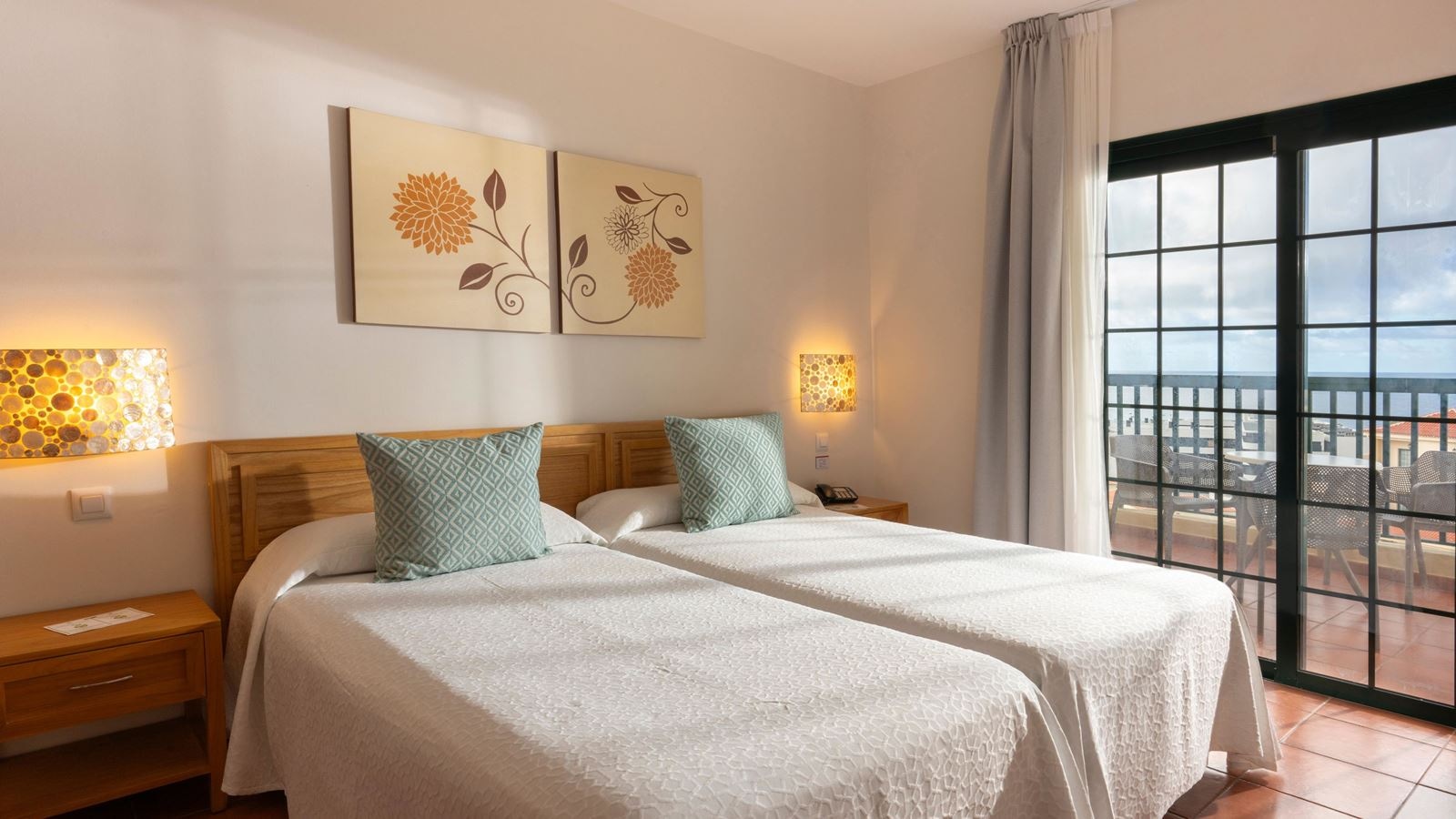 rooms-apartment-interconnected-1-bedroom-with-balcony