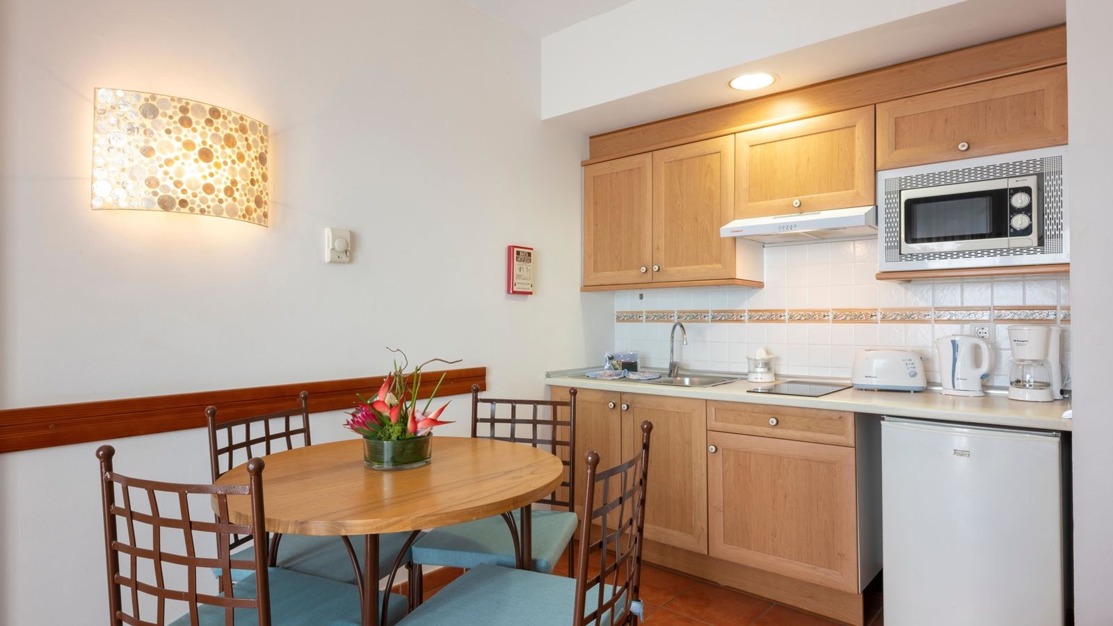 rooms-apartment-interconnected-1-bedroom-with-balcony