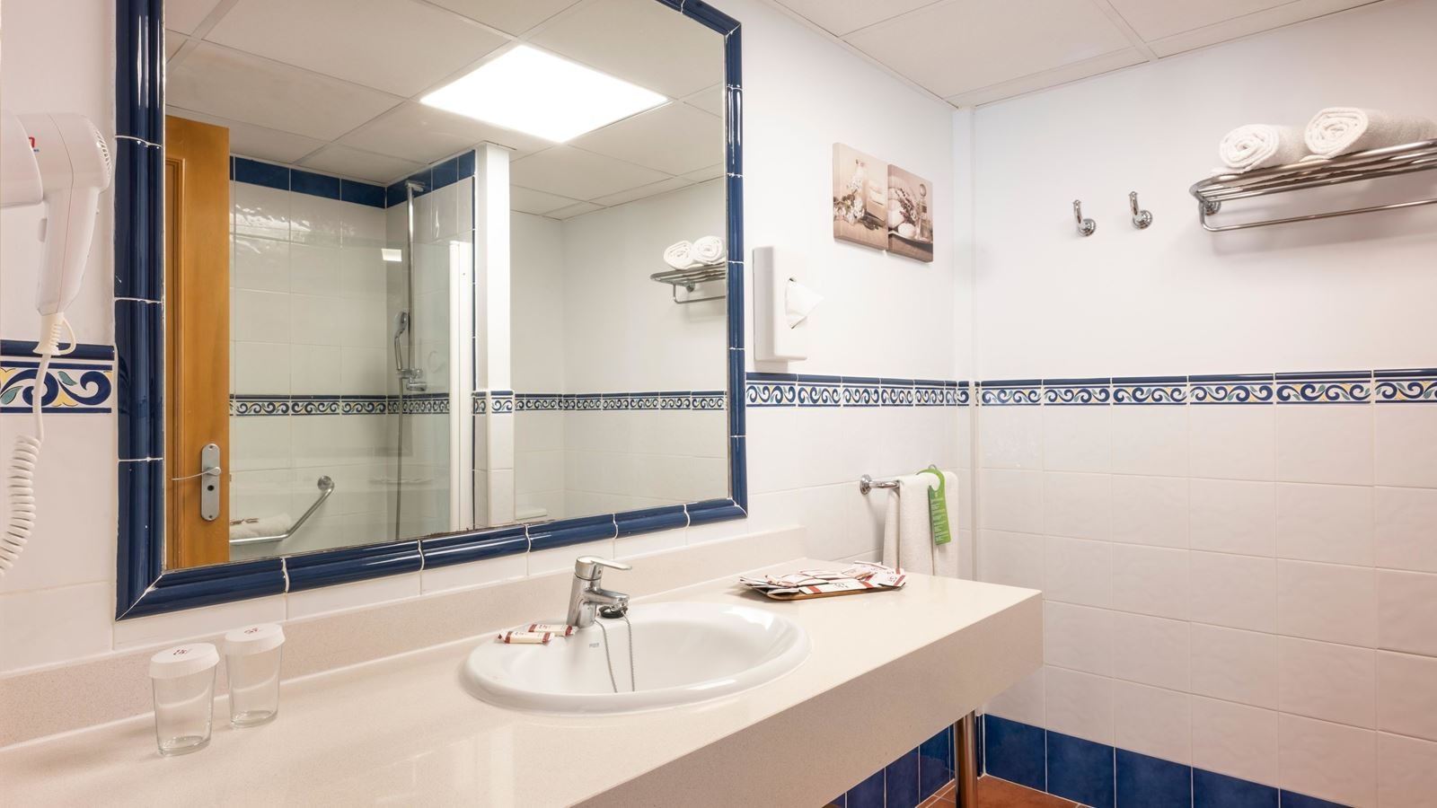 rooms-bungalow-interconnected-1-bedroom-with-terrace