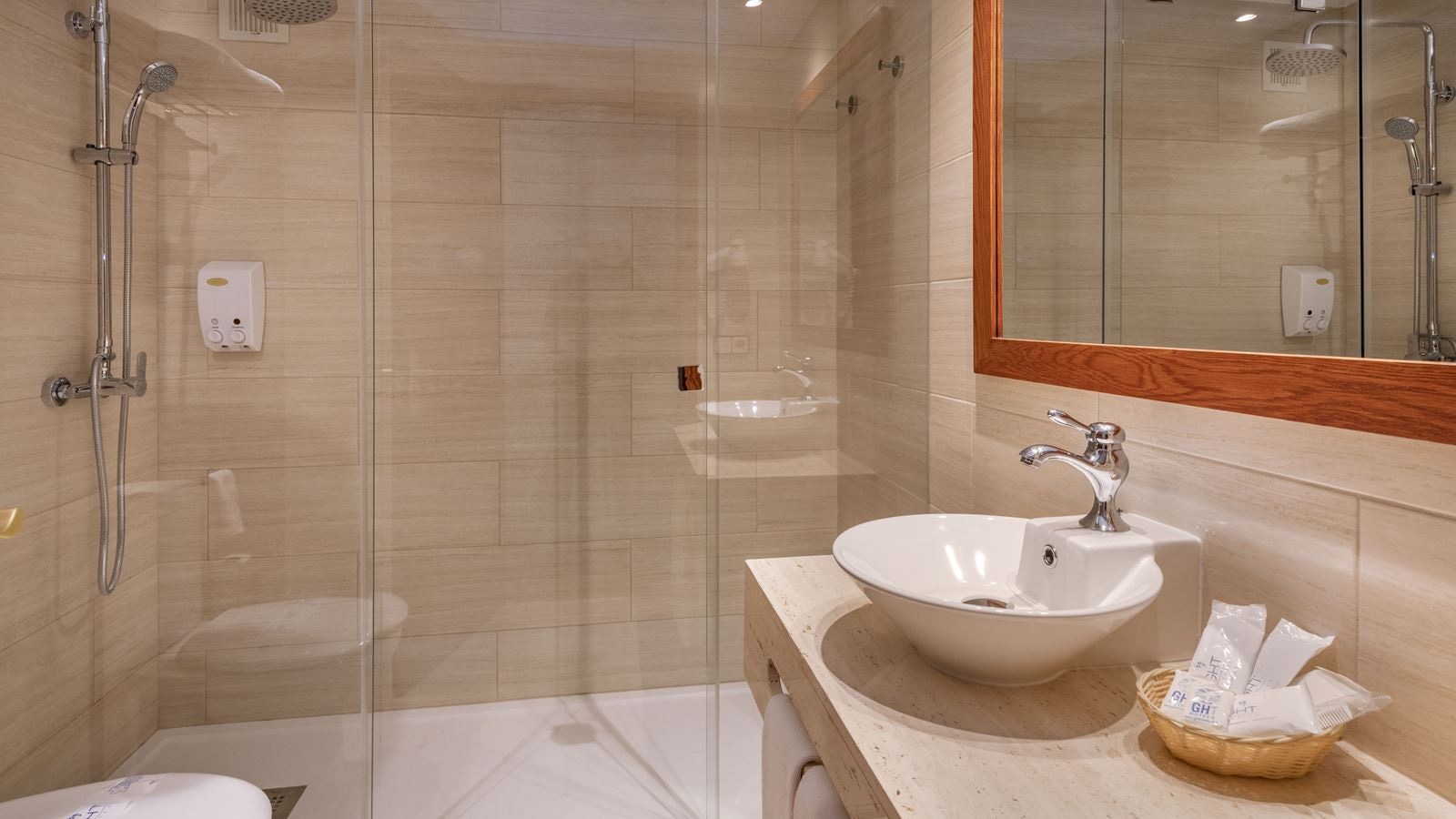 rooms-double-room-with-balcony