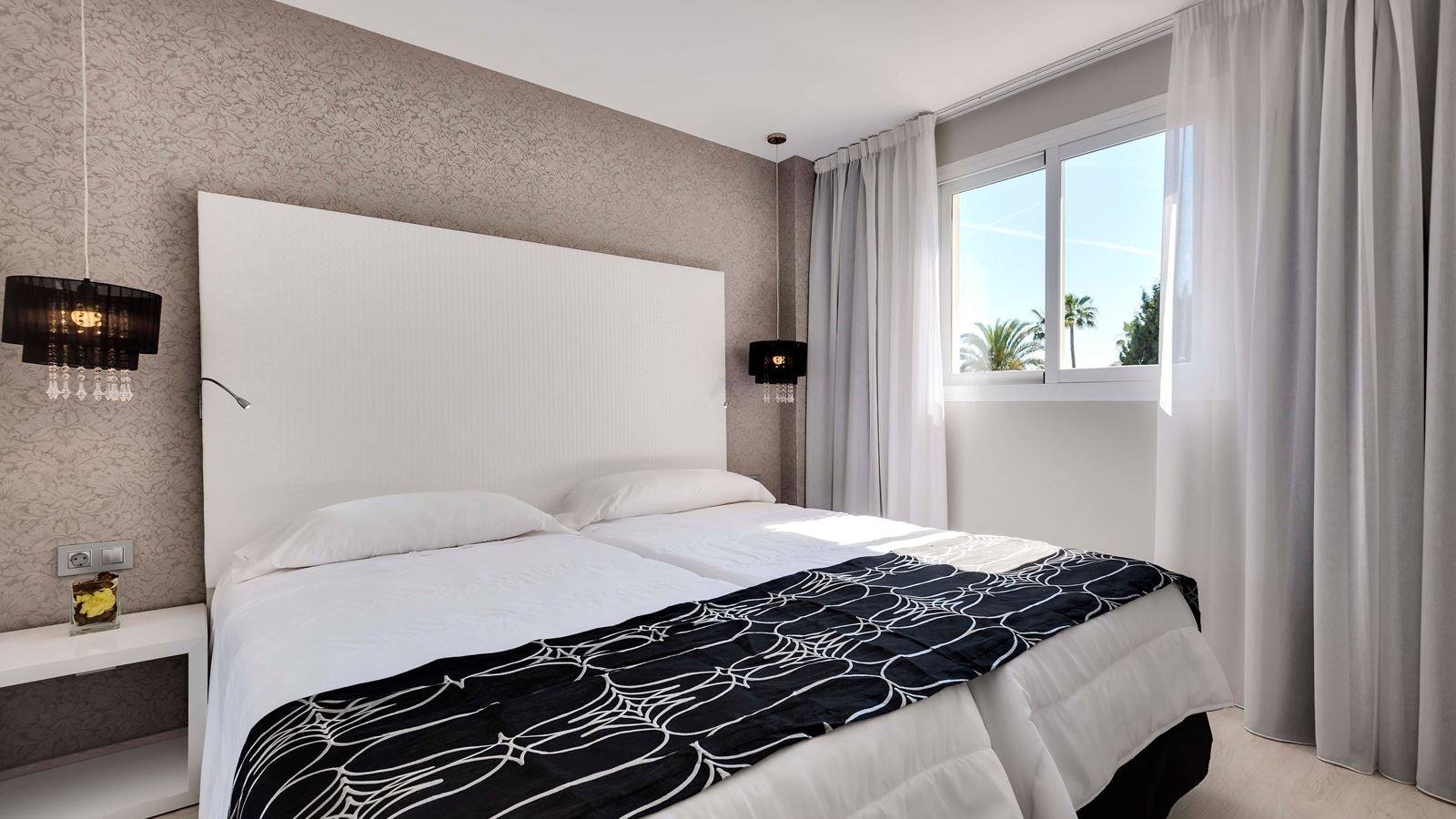 rooms-suite-with-balcony-s-suite