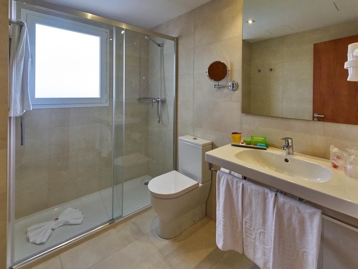 rooms-db-double-twin-room-balcony-or-terrace