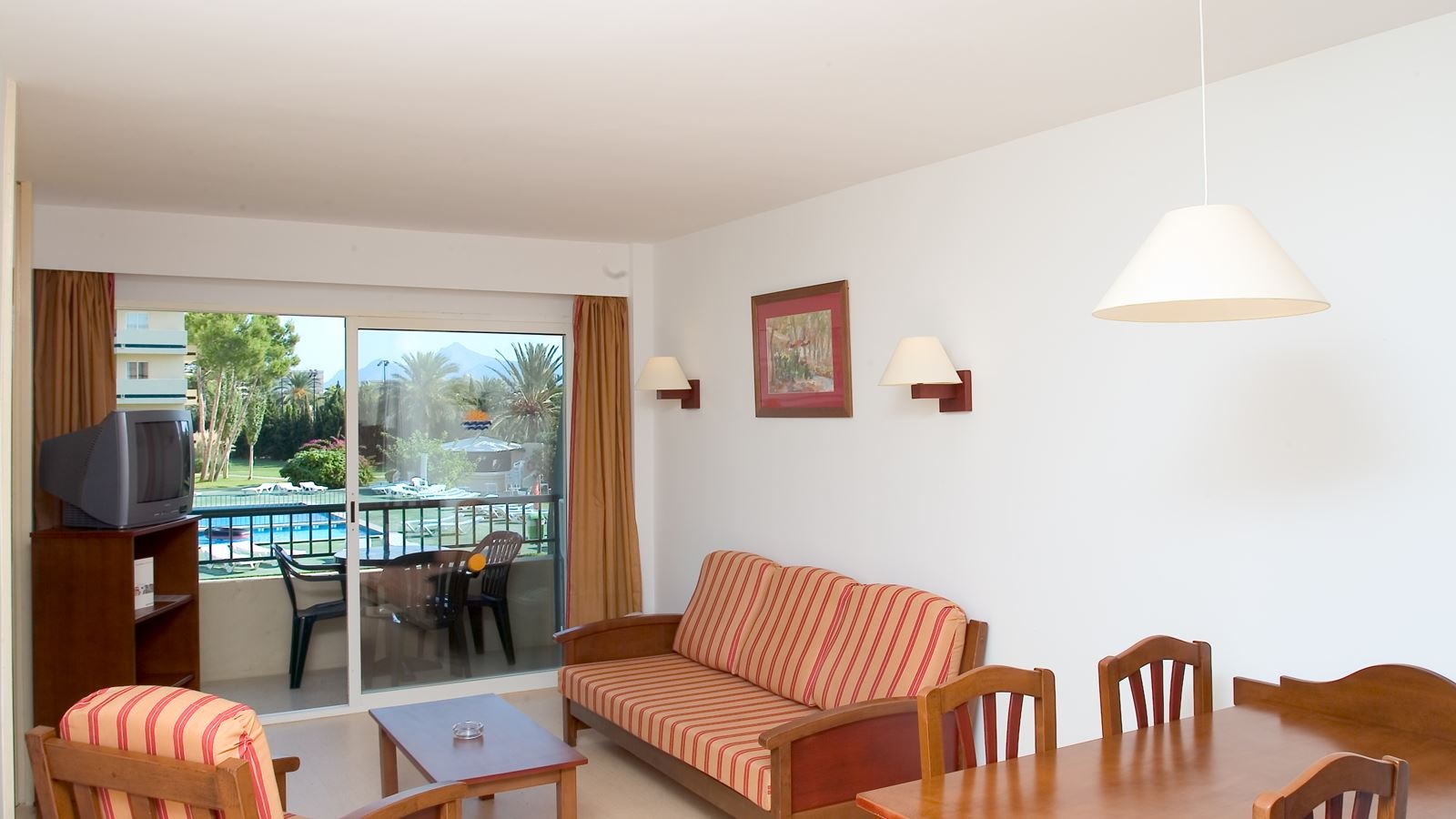 rooms-one-bedroom-apartment-balcony-or-terrace