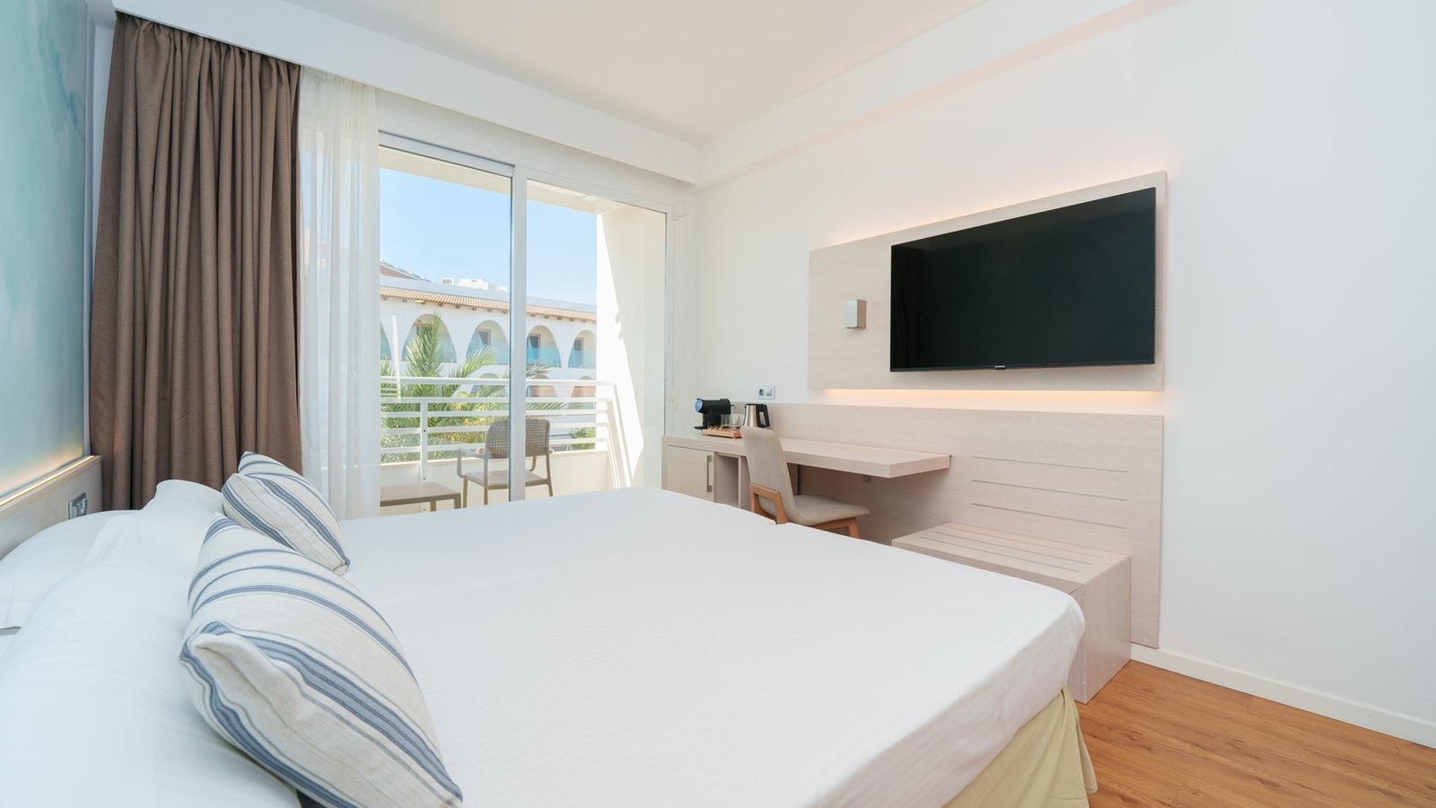 rooms-double-balcony-or-terrace