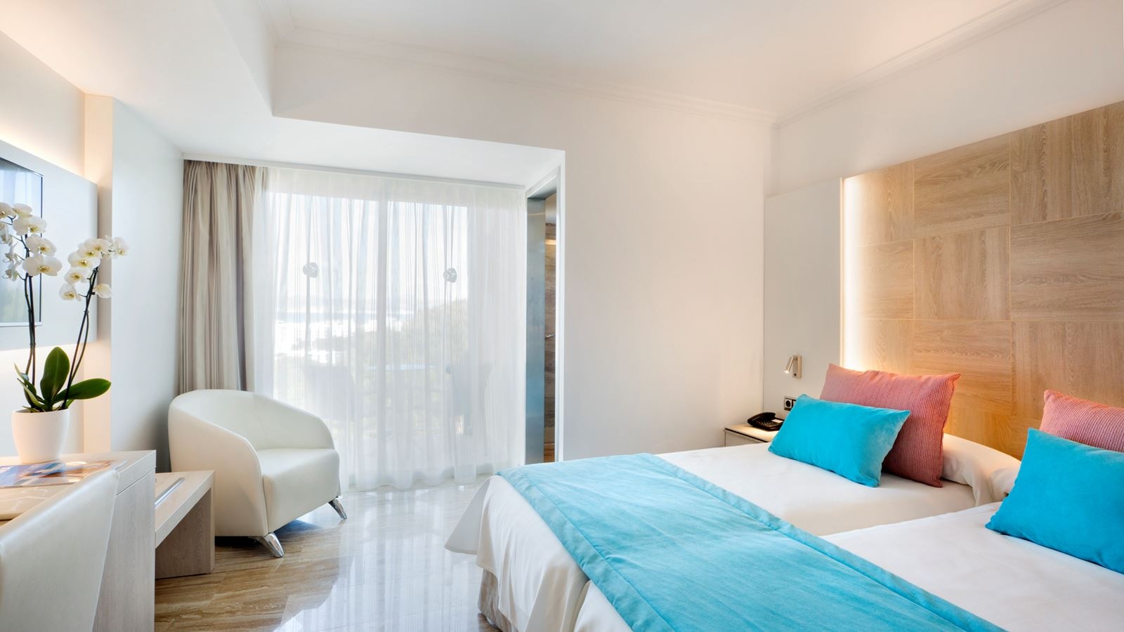 rooms-double-standard-room-balcony-or-terrace