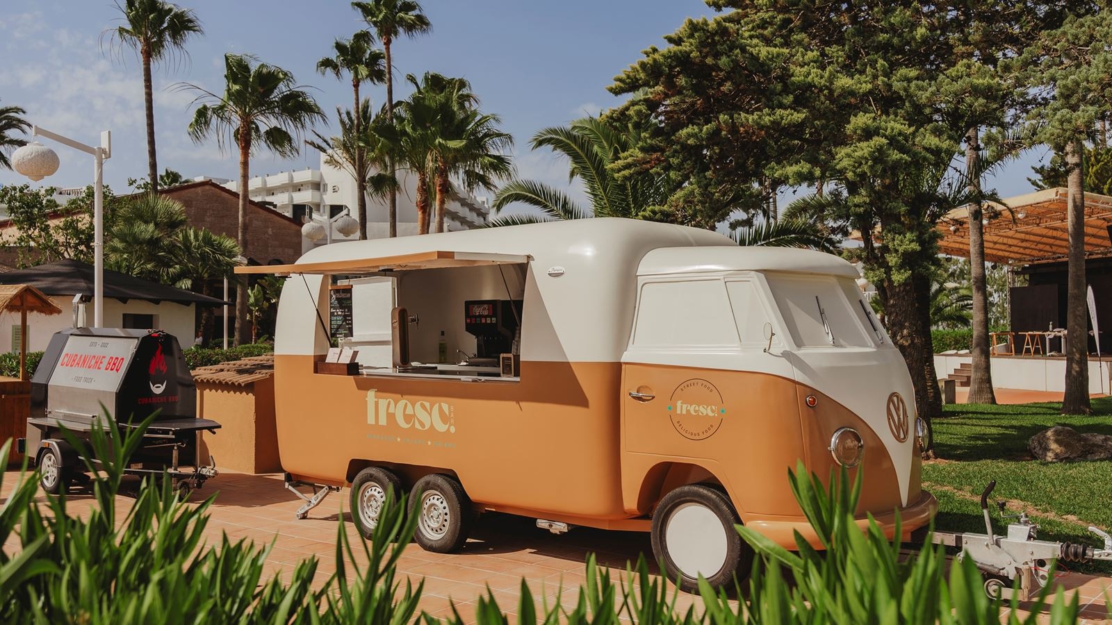 bars-poolside-foodtruck