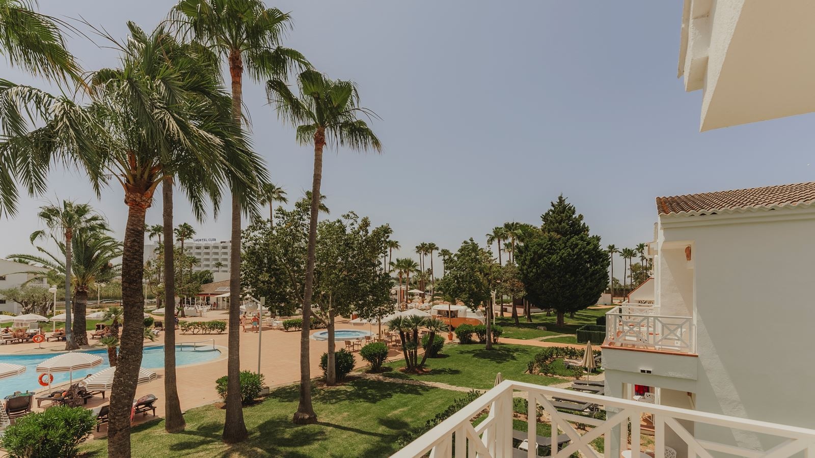 rooms-room-superior-balcony-or-terrace