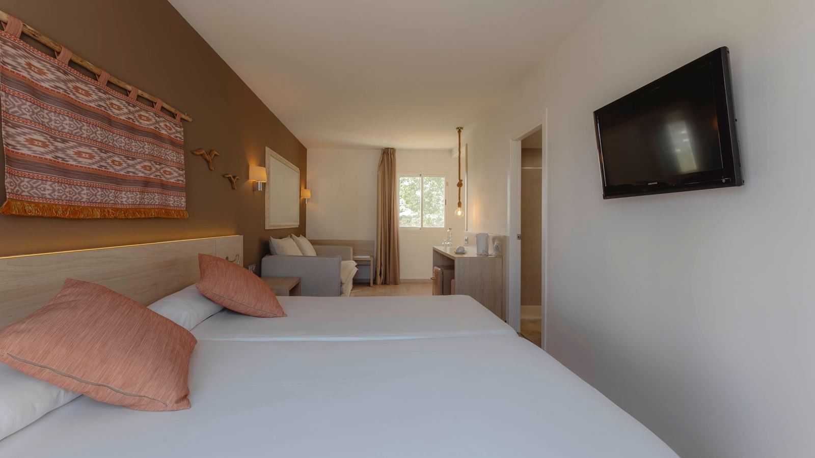 rooms-room-superior-balcony-or-terrace