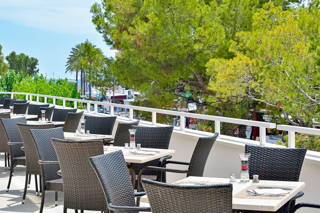 restaurants-main-building