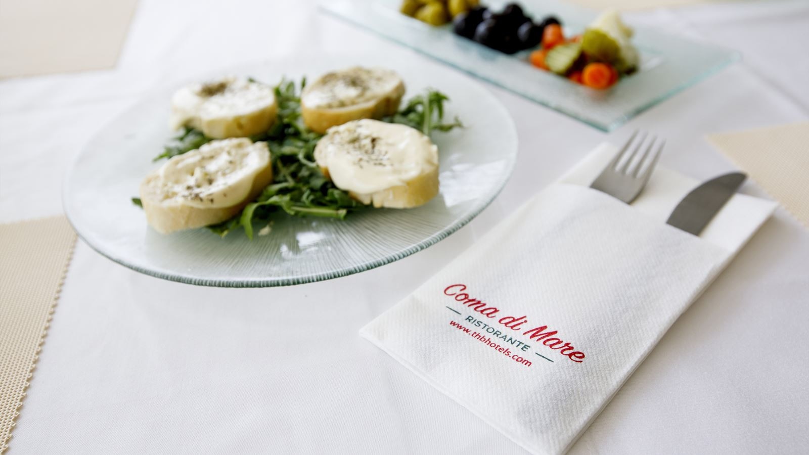 restaurants-pool-bar