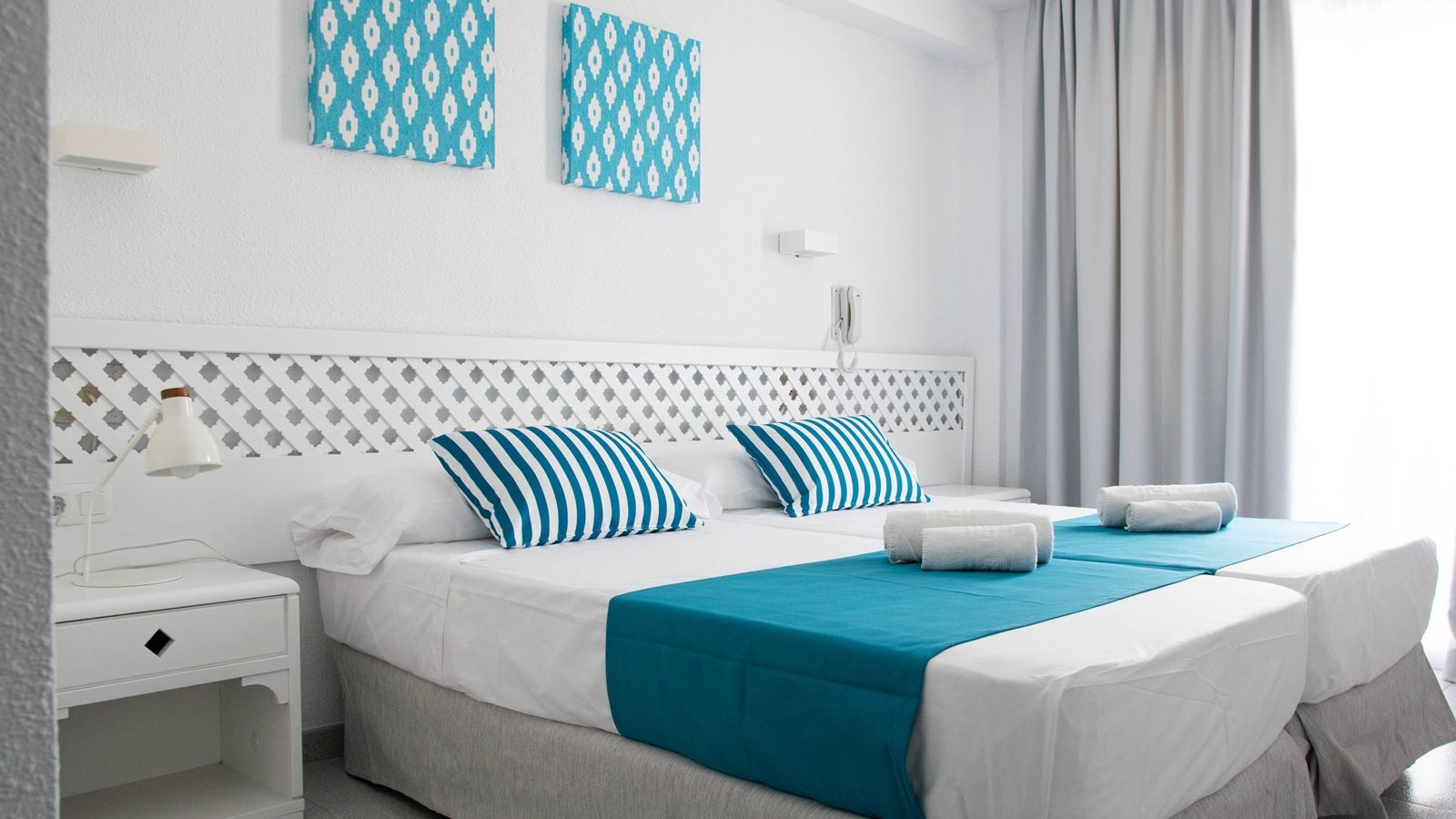 rooms-room-twin-balcony