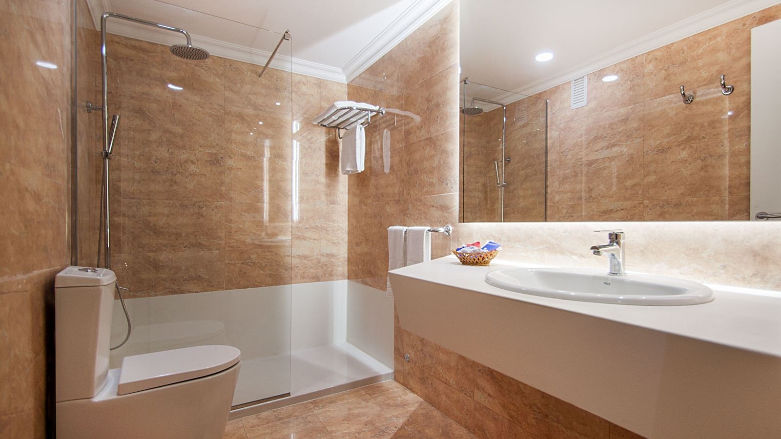 rooms-double-standard-family-room-balcony