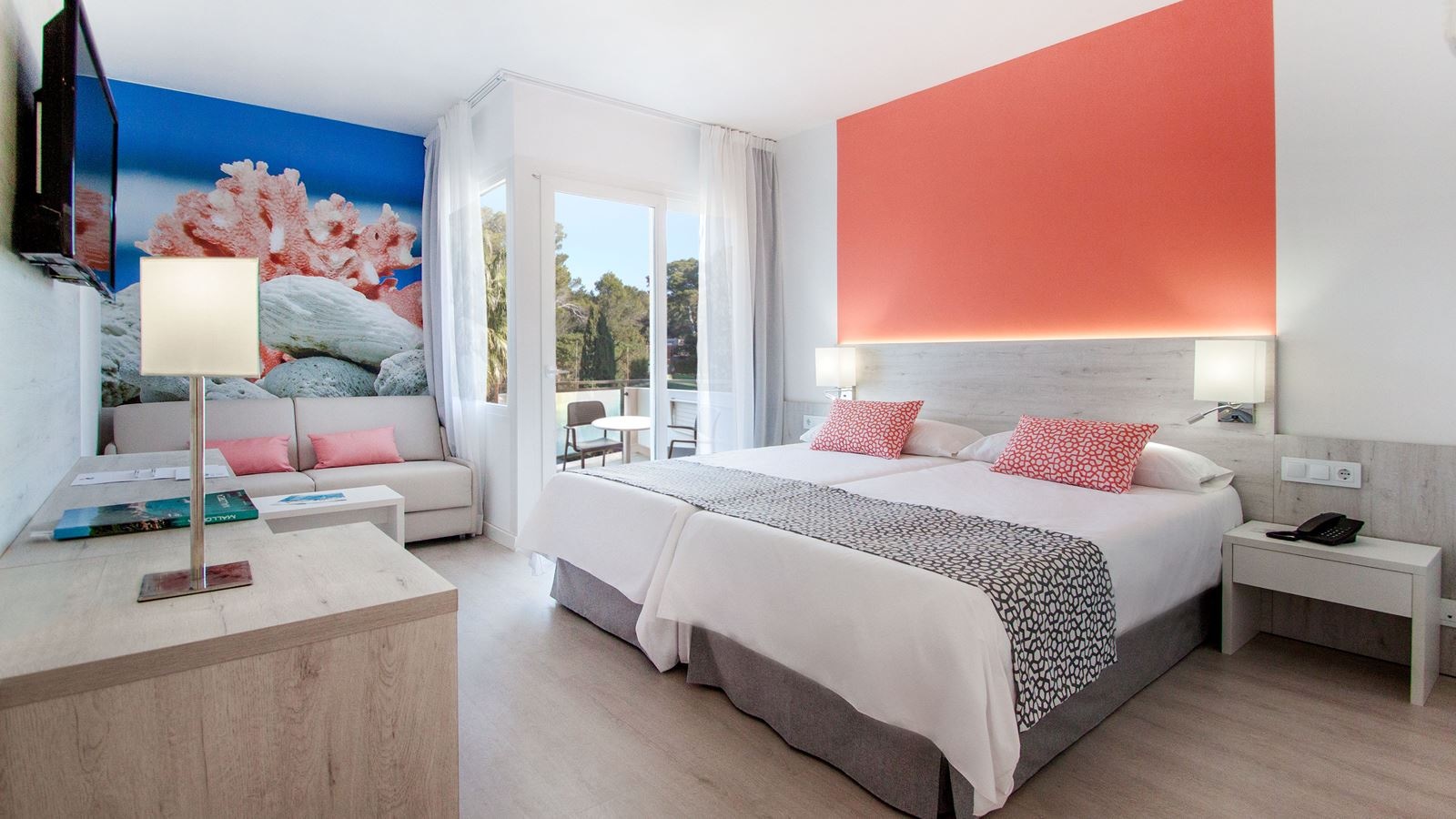 rooms-double-standard-family-room-balcony