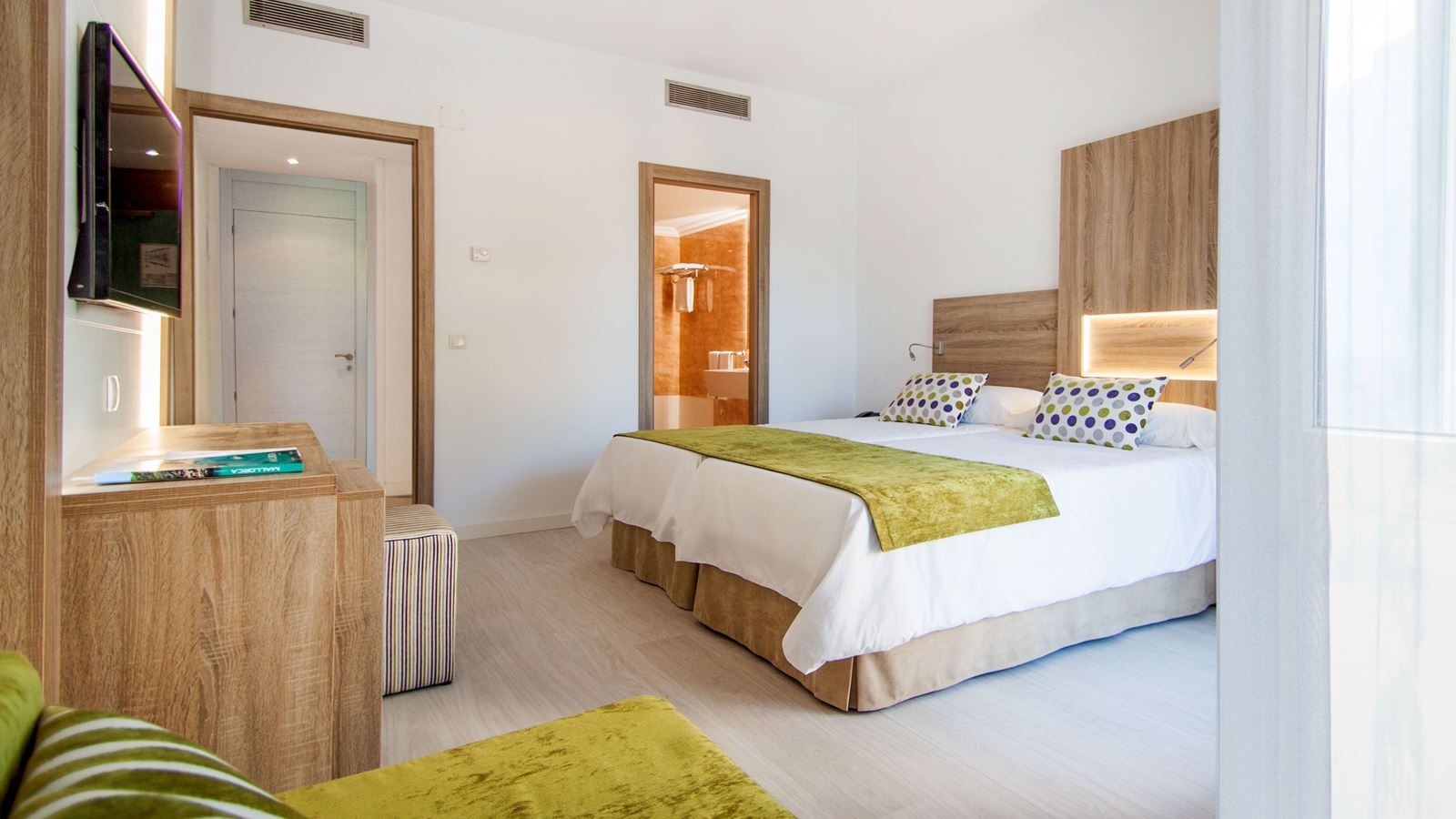 rooms-double-standard-room-balcony-or-terrace