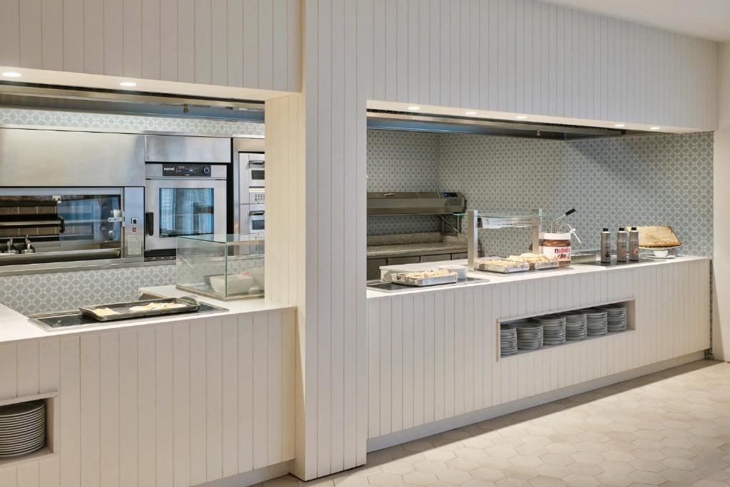 restaurants-buffet-restaurant-kitchen-market