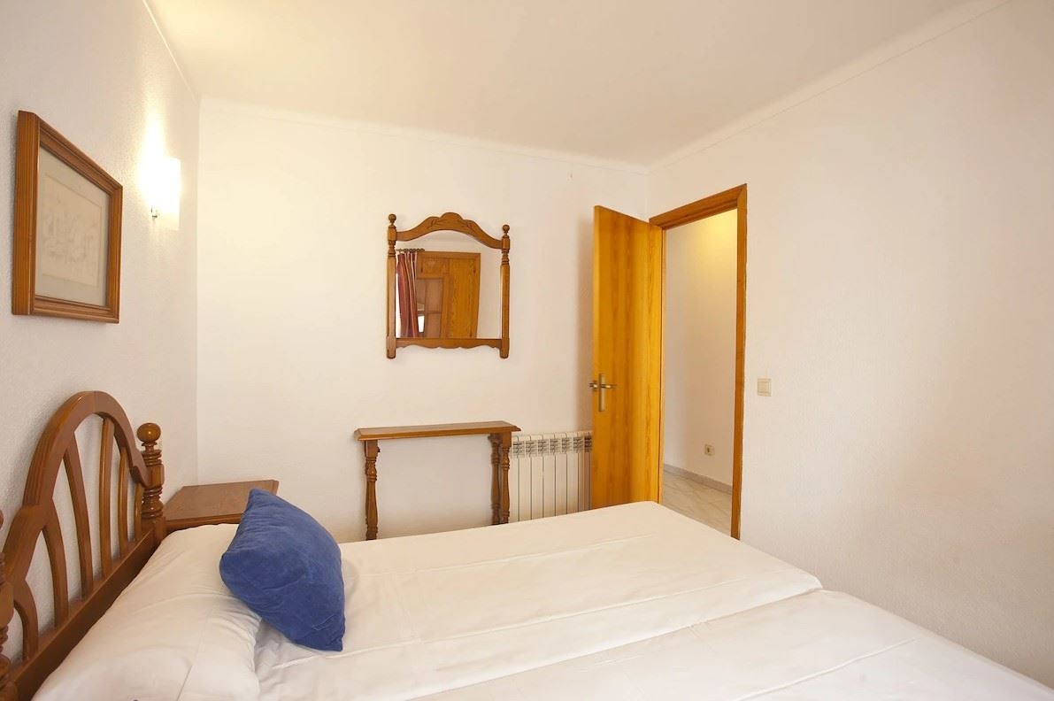 rooms-1-bedroom-apartment-best-price-balcony-or-terrace