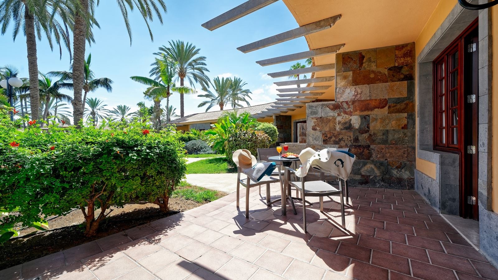 rooms-suite-1-bedroom-with-terrace