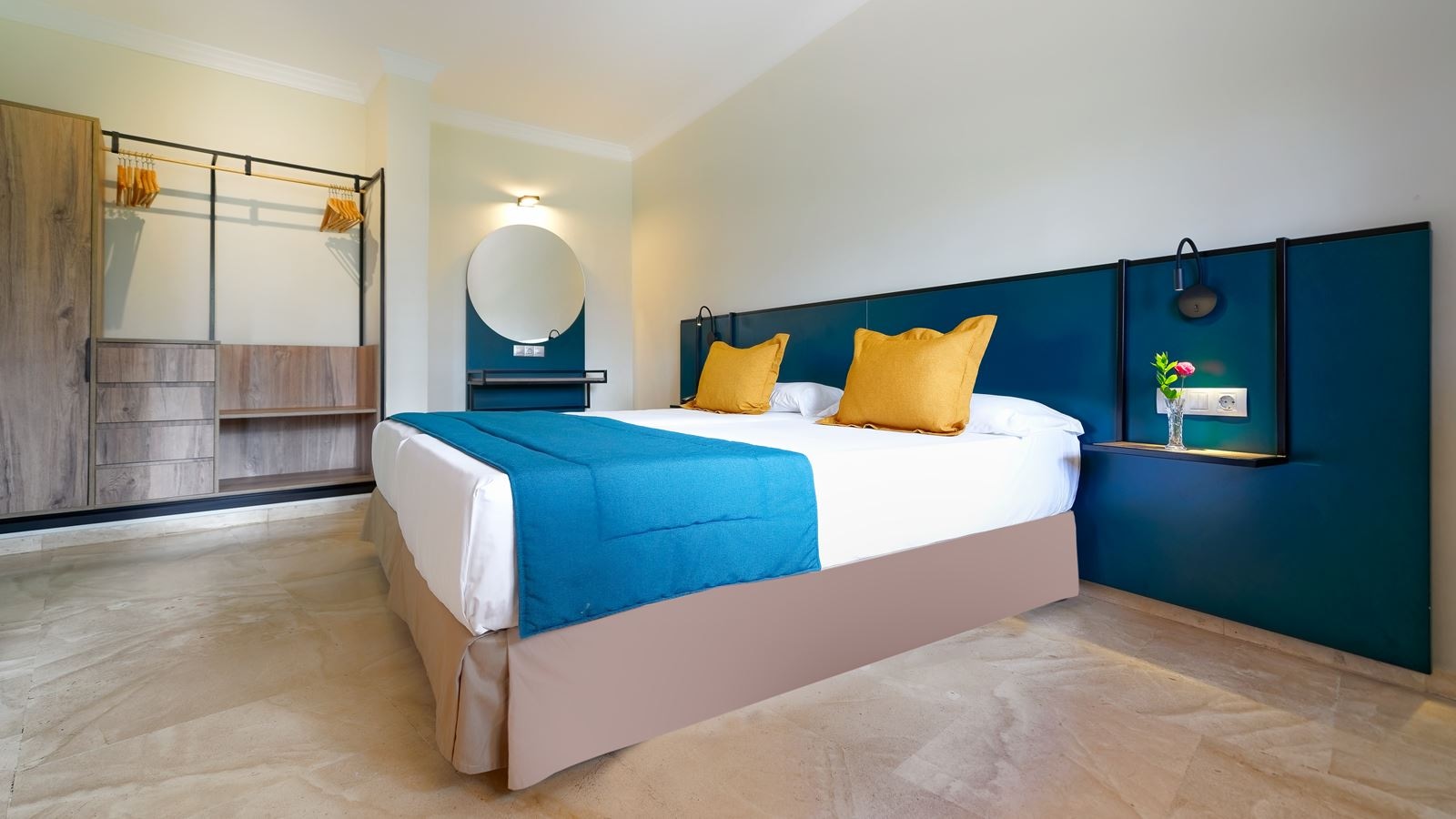 rooms-family-suite-pool-view-1-bedroom-with-terrace