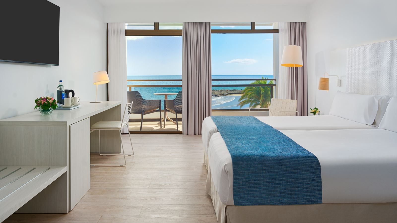 rooms-double-sea-view-with-balcony