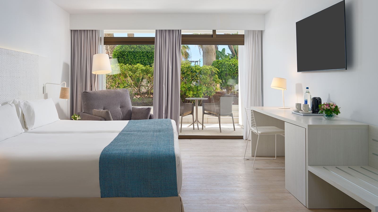 rooms-doble-infinity-pool-with-terrace