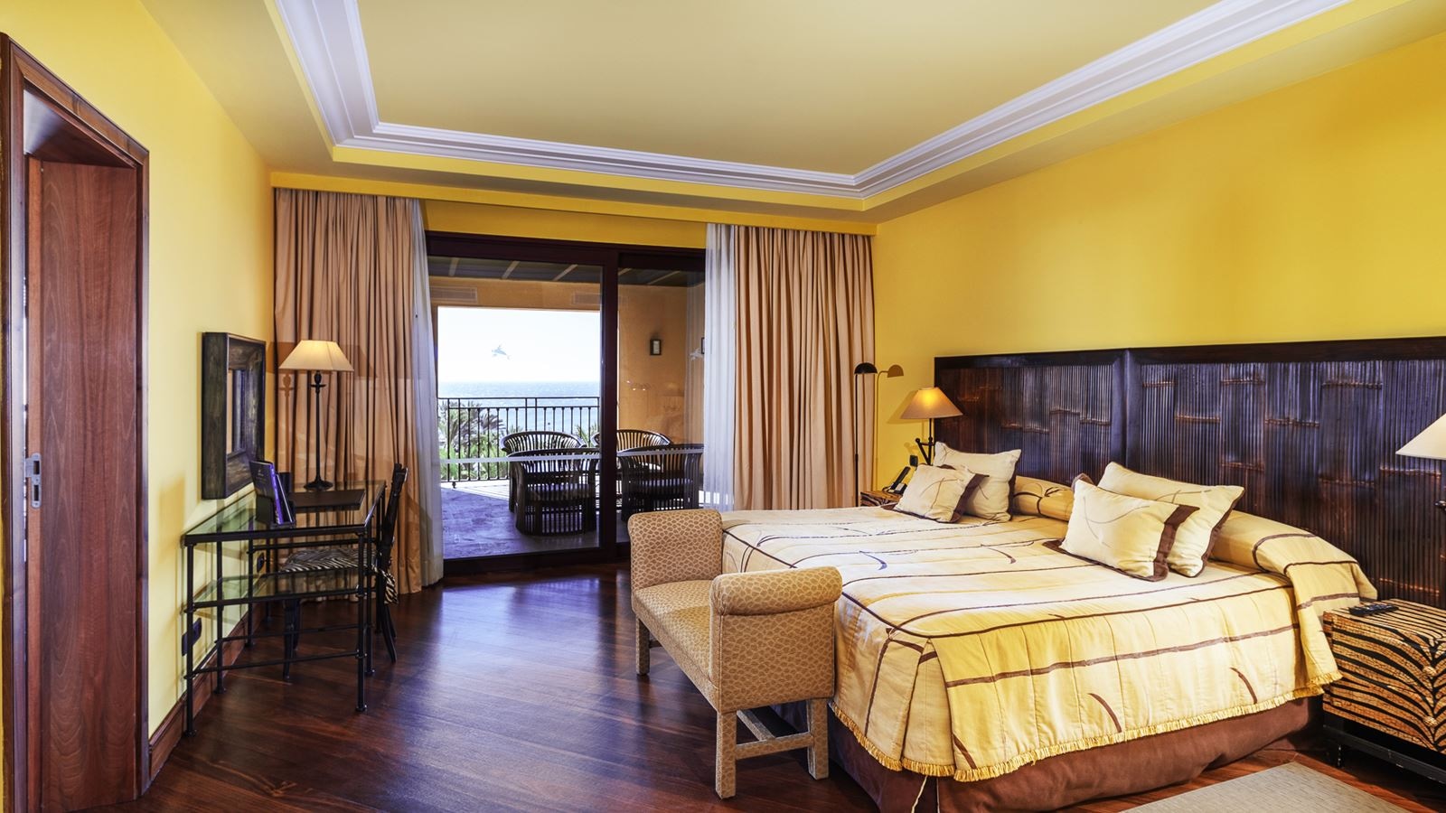 rooms-pris-suite-balcony-ocean-view