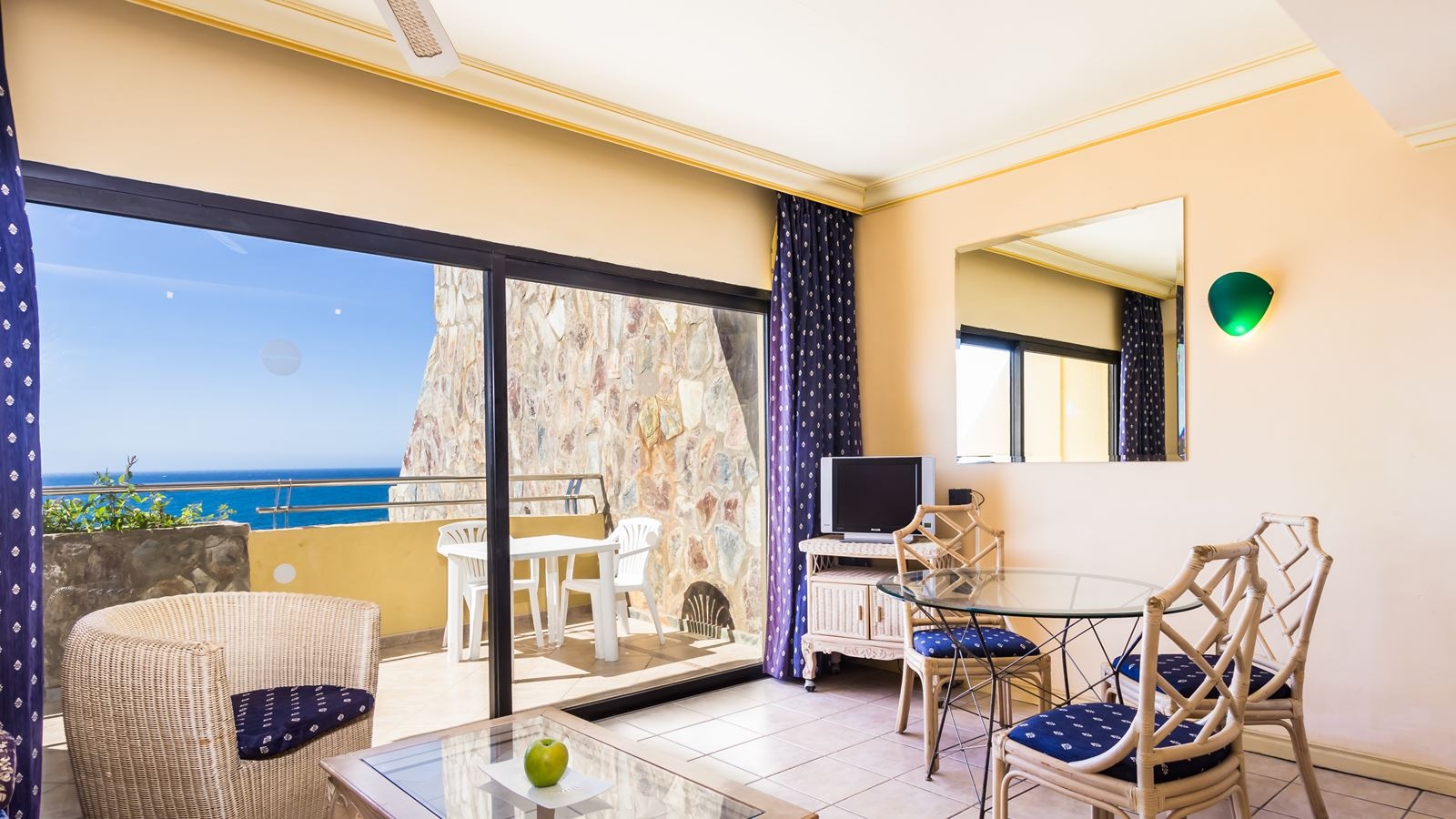 rooms-apartment-superior-balcony-or-terrace-ap1sup