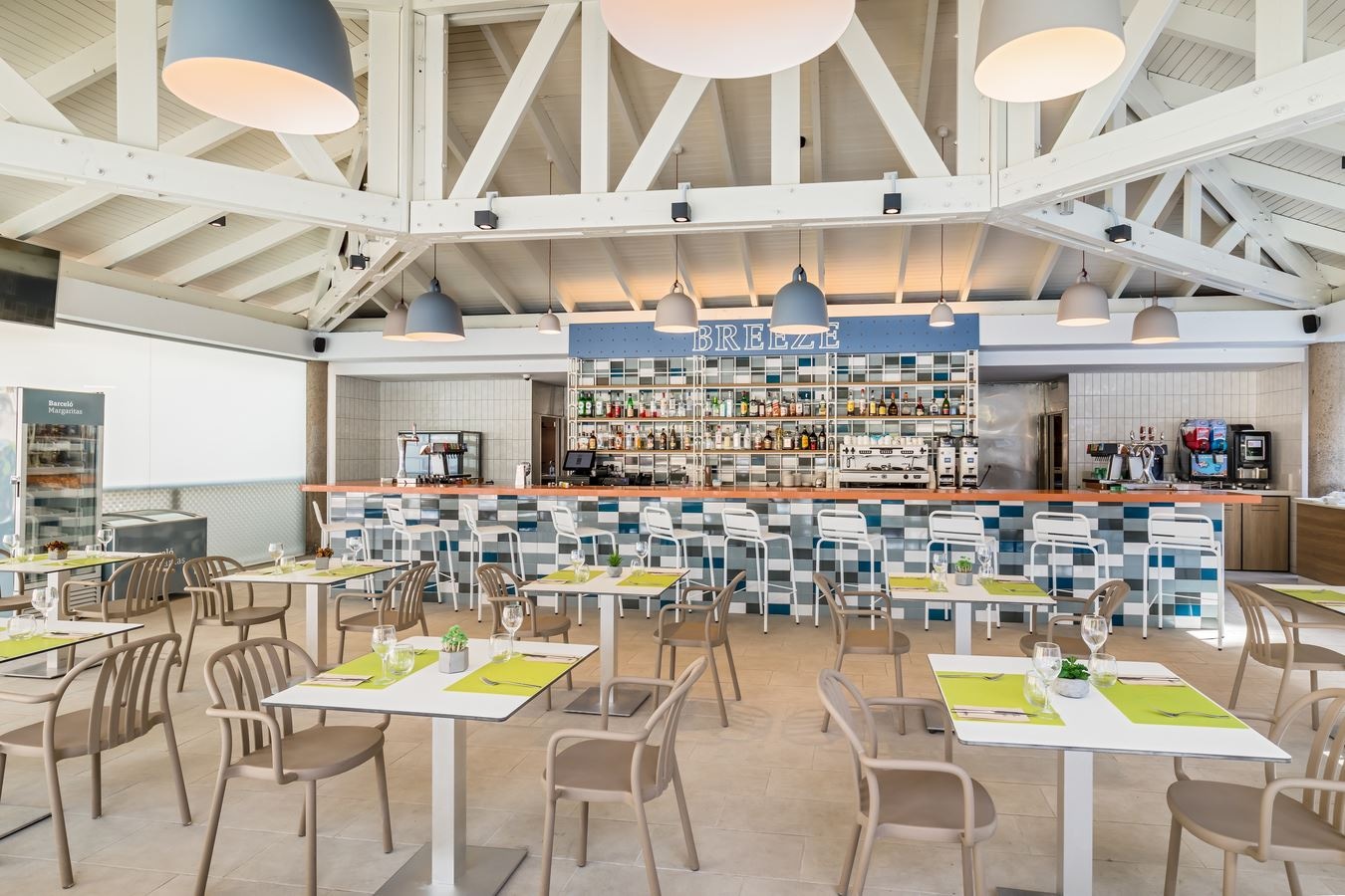 bars-pool-snack-bar-breeze