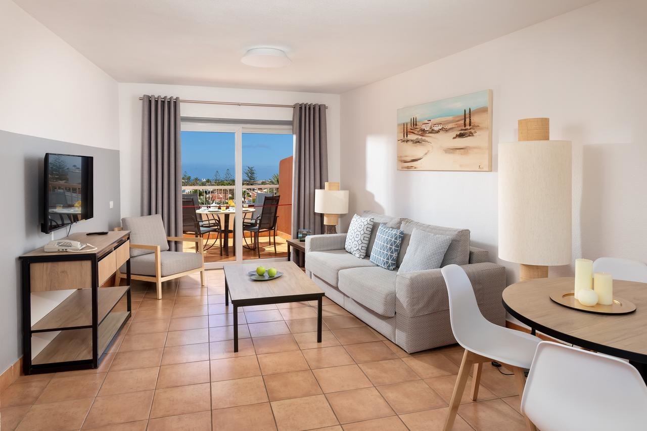 rooms-apartment-one-bedroom-with-terrace