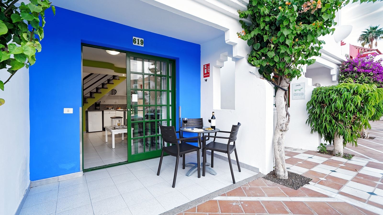 rooms-bungalow-pool-view
