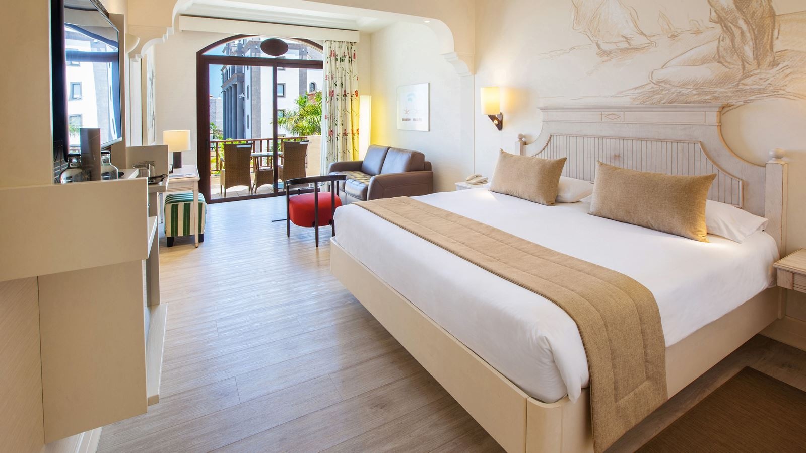 rooms-double-standard-balcony-pool-view