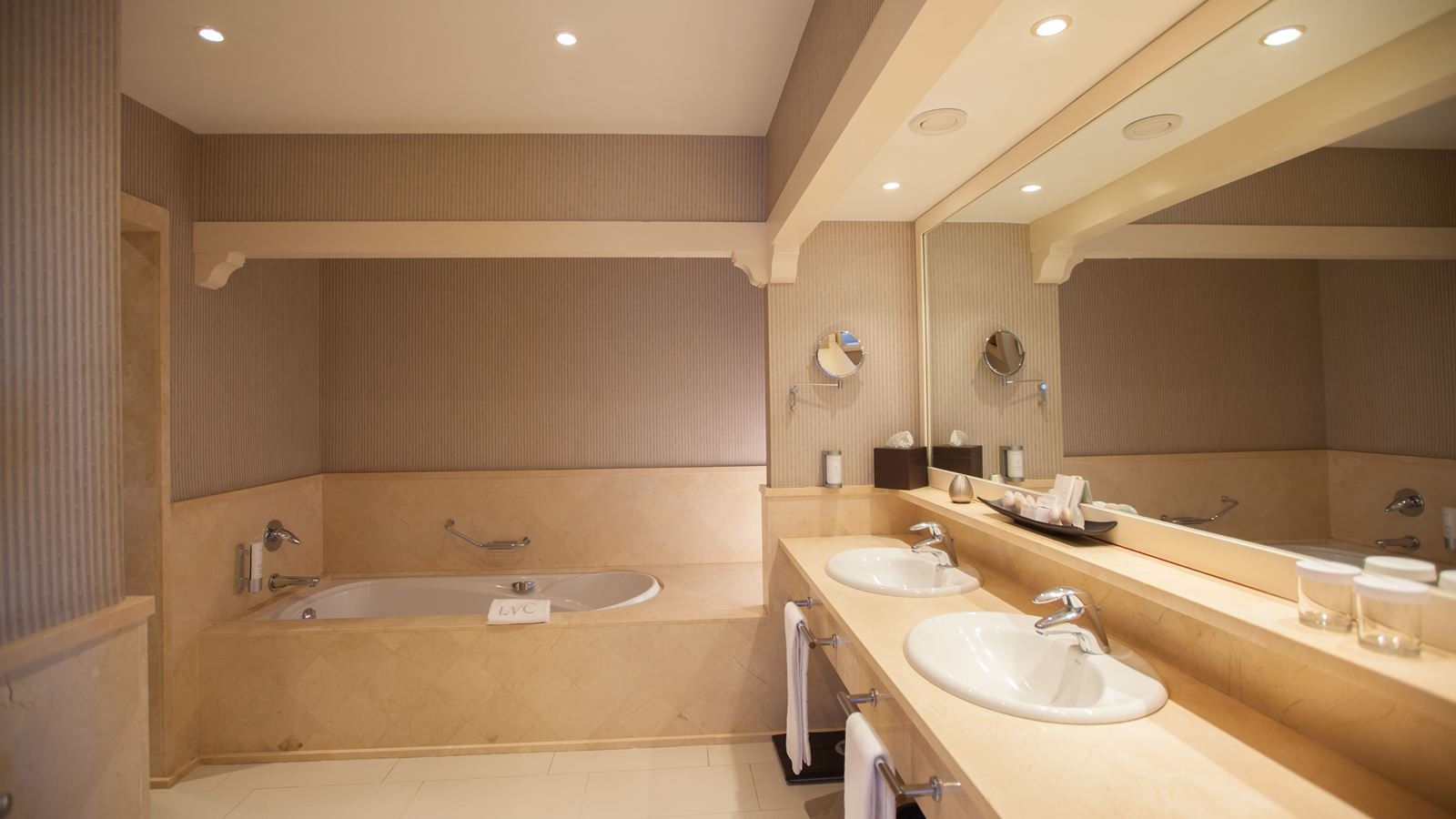 rooms-senior-suite-terrace-unique