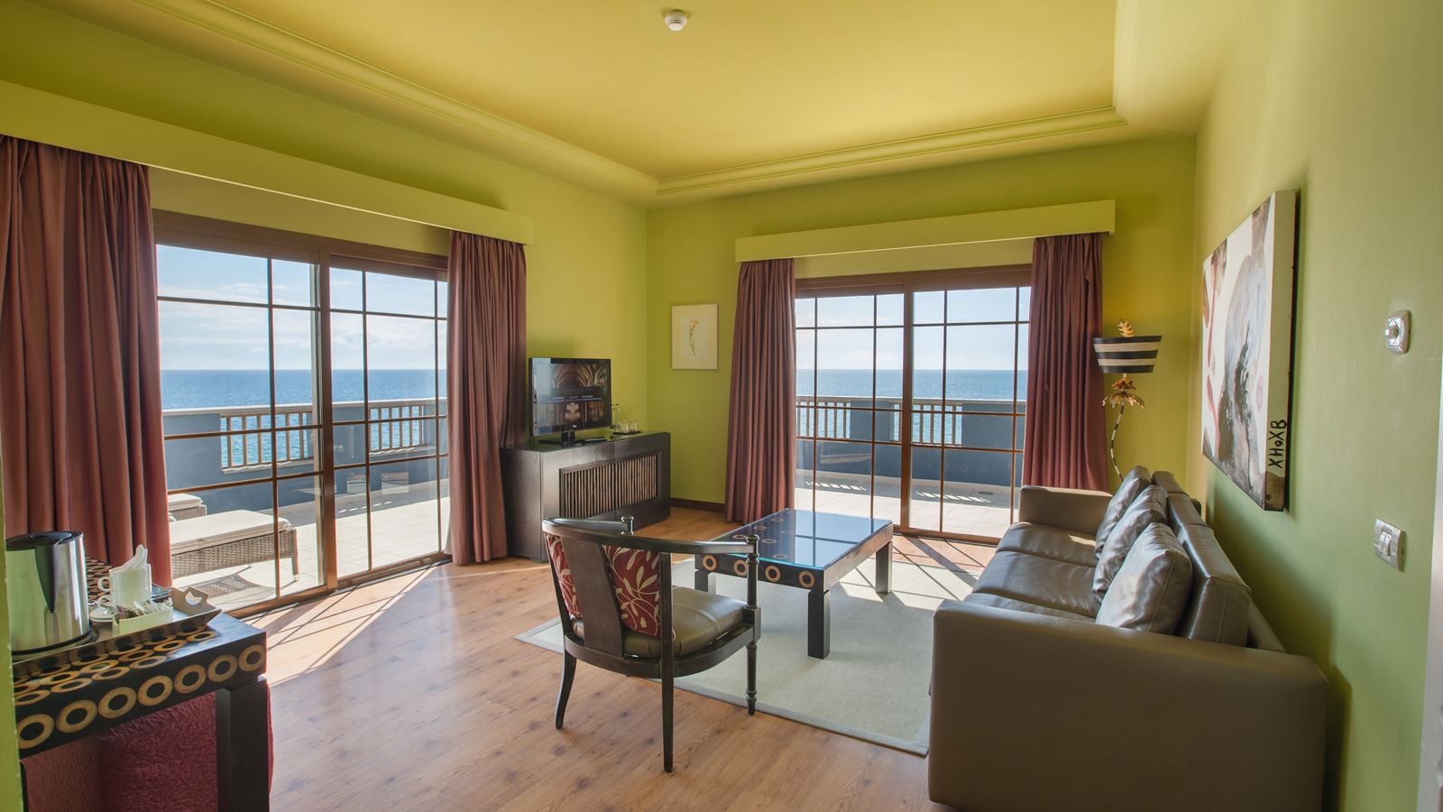 rooms-senior-suite-terrace-unique