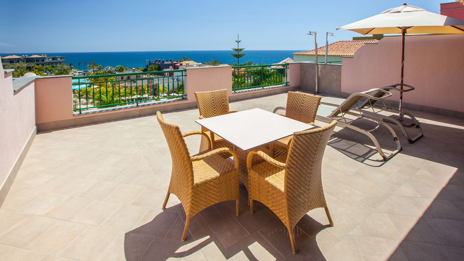 rooms-ddev-deluxe-room-single-use-unique-with-balcony-or-terrace