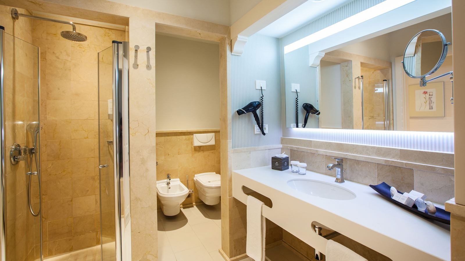 rooms-dstv-monoparental-side-sea-view-balcony