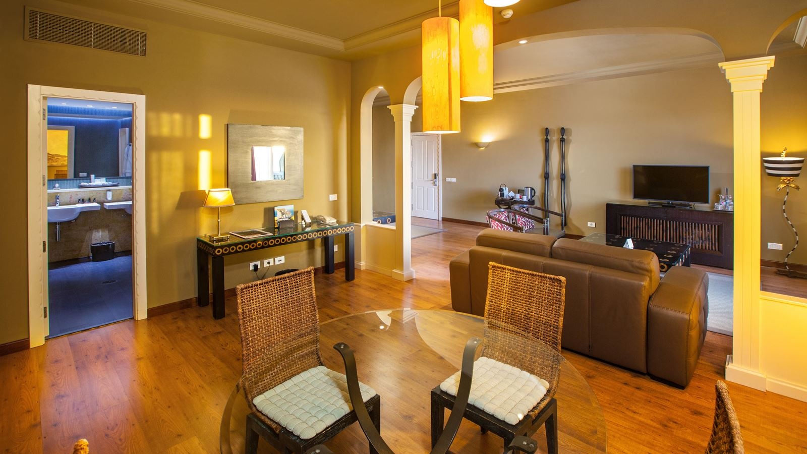 rooms-sus-superior-suite-unique-with-terrace-and-partial-sea-view