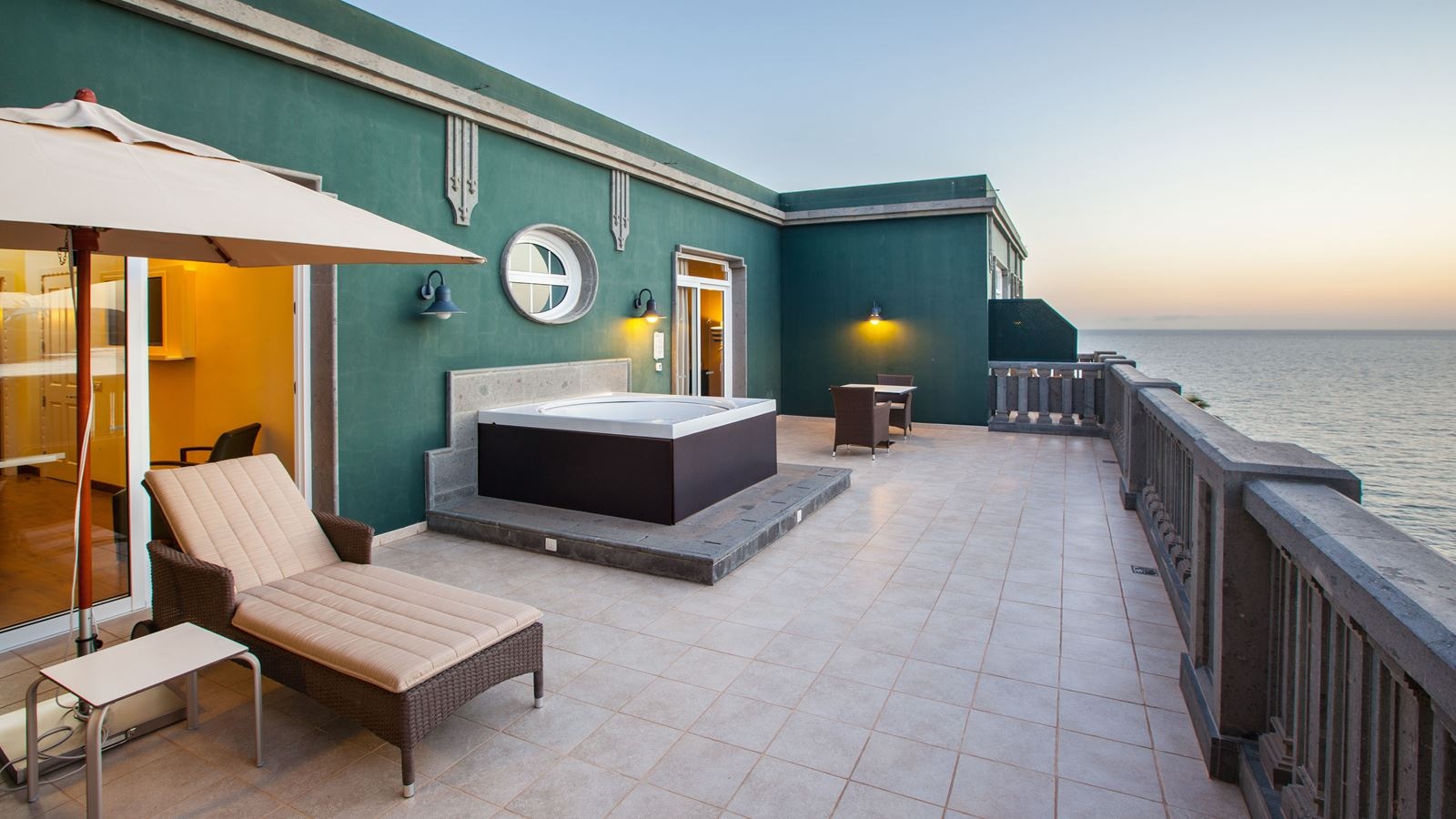 rooms-sus-single-use-superior-suite-unique-with-terrace-and-partial-sea-view