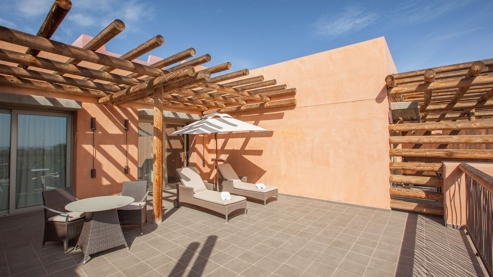 rooms-ses-senior-suite-unique-with-terrace