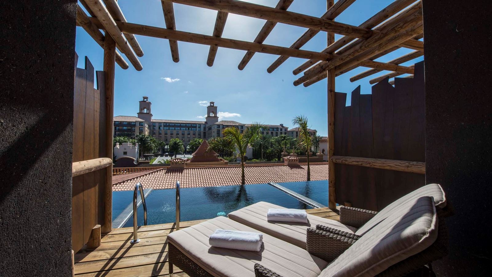 rooms-ddep-double-deluxe-unique-with-private-pool-and-terrace