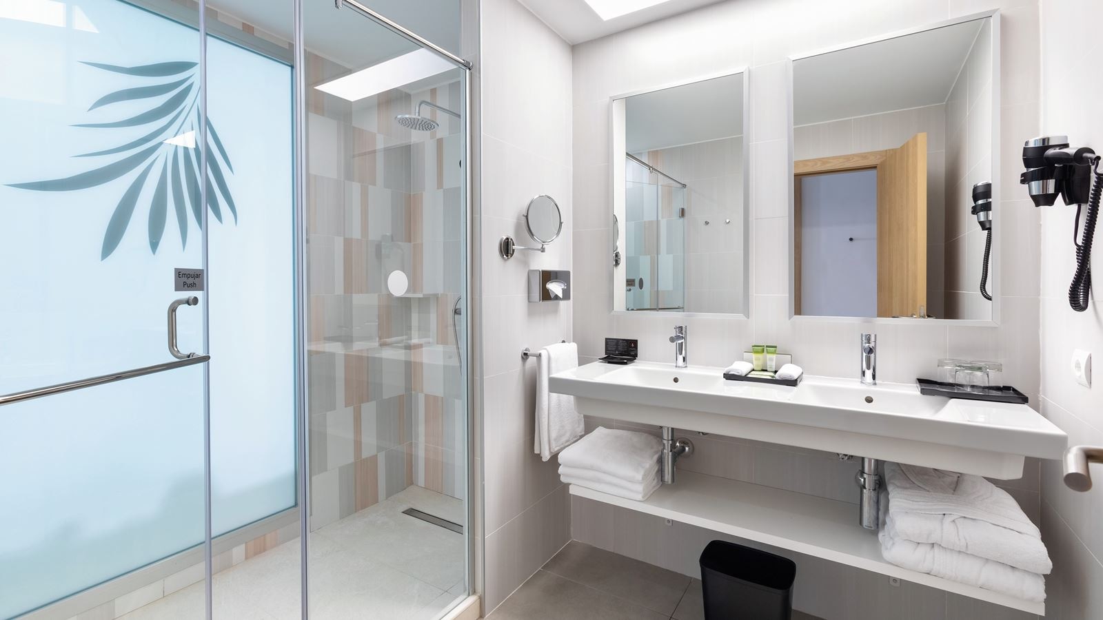 rooms-double-room-garden-view-balcony-or-terrace