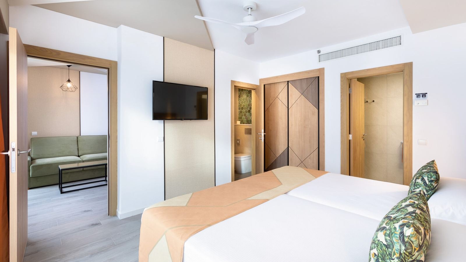 rooms-family-2-bedrooms-2-bathrooms