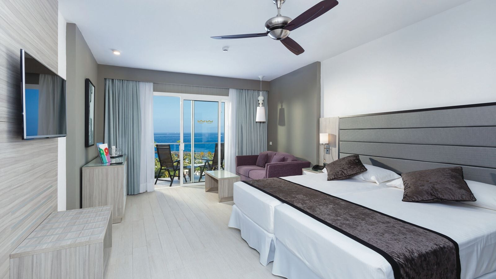 rooms-room-double-seaview