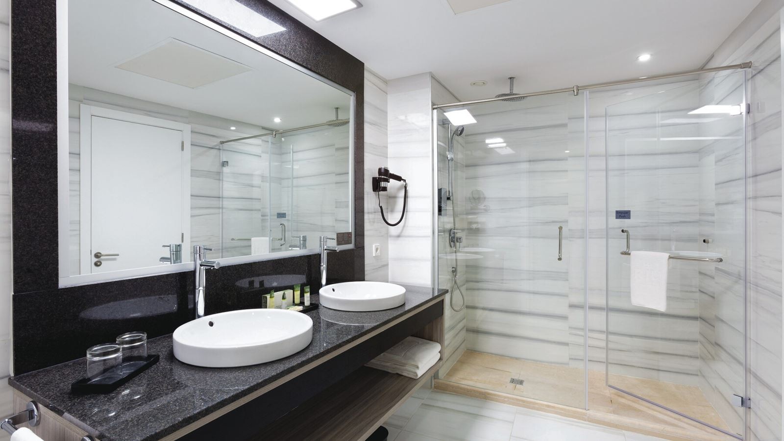 rooms-family-2-bedrooms-sea-view